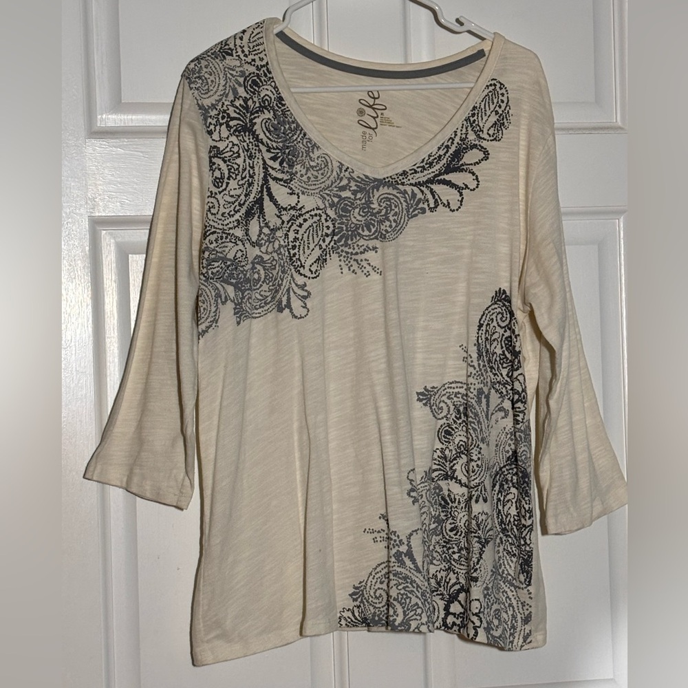 Made for Life Cream and Gray Top Size XL Paisley design 3/4 Sleeve